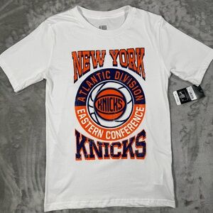 NWT Boys Size L  12/14 White NEW YORK KNICKS Eastern Conference NBA T-Shirt Top